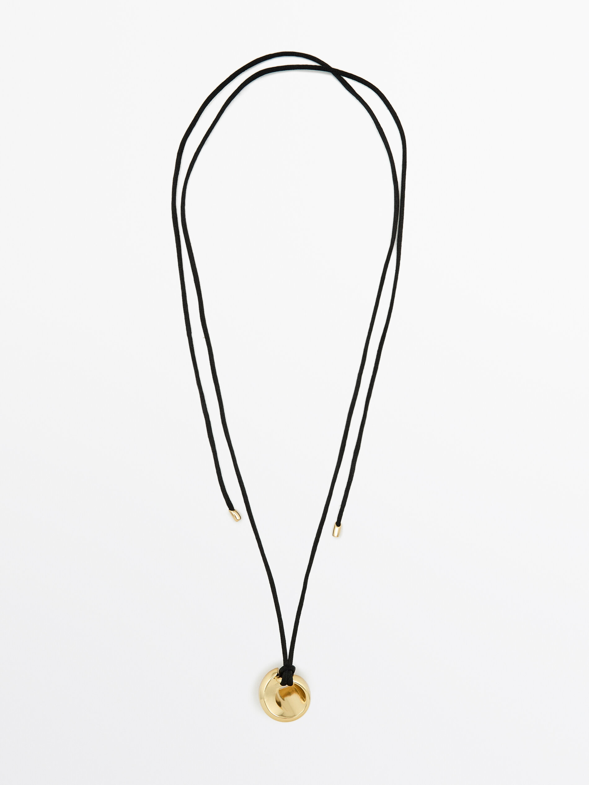 Necklace cord detail circular piece | Massimo Dutti DE