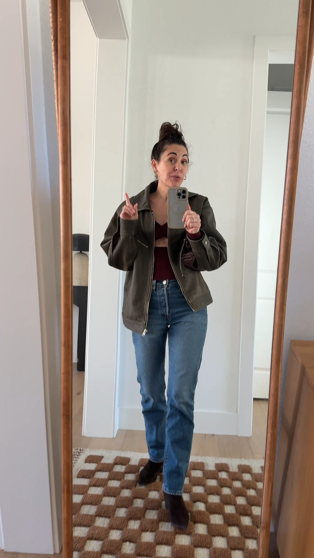 Haute Mama goes to lunch. I quickly changed out of my Spanx sweatsuit to join my sweetheart for lunch today. Ends up we got the early bird special.