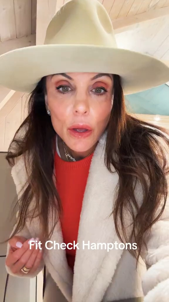 OOTD! 👜✨🧡

#LTKVideo #LTKStyleTip