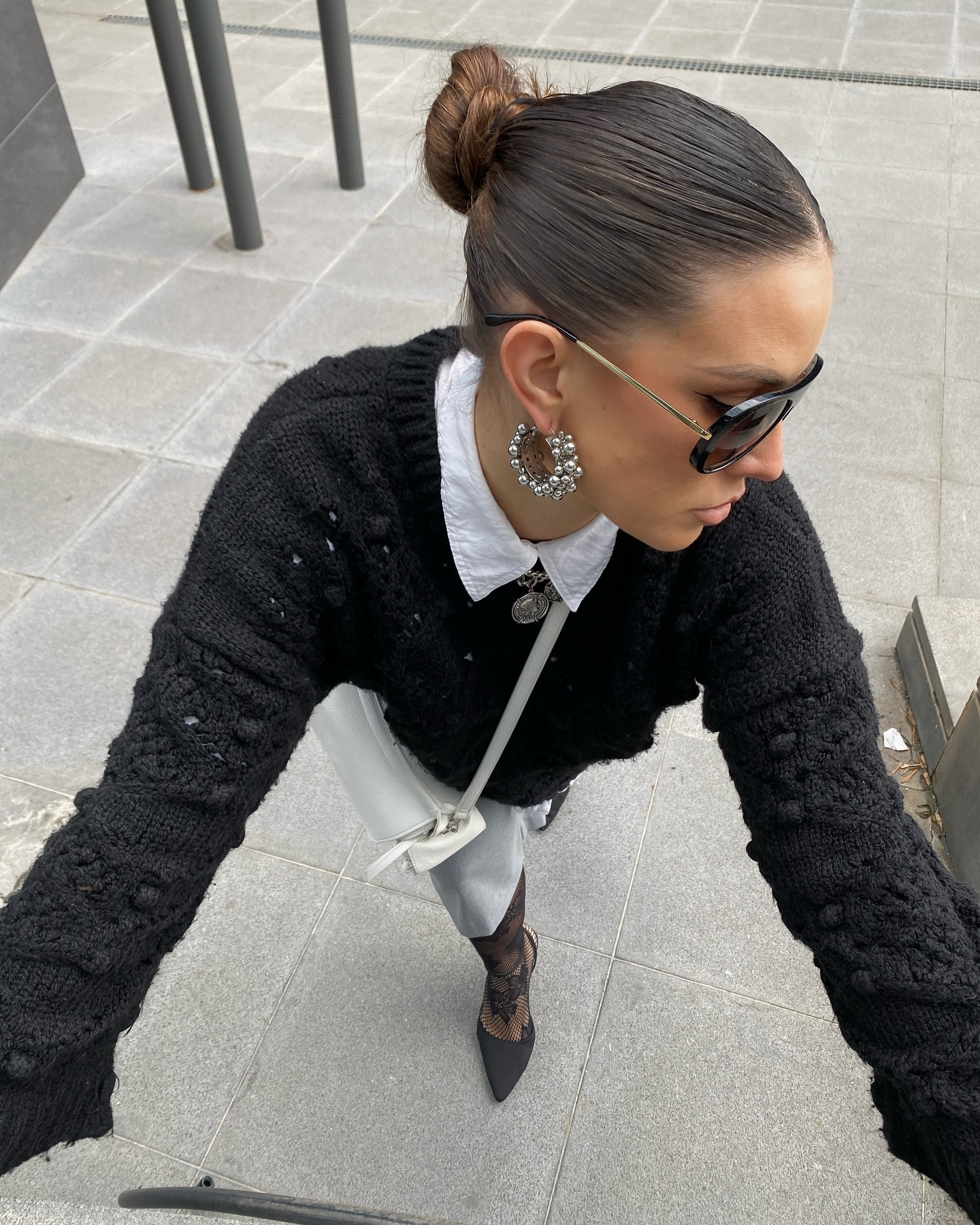 I call this slideshow: from cart to closet, with my new Bermuda shorts from @nakdfashion 🩶

The last pic with the cutest shooting buddy 🥹

#ootdstyle #bermudashorts #lacetights #layeringclothing #minimalstyledaily