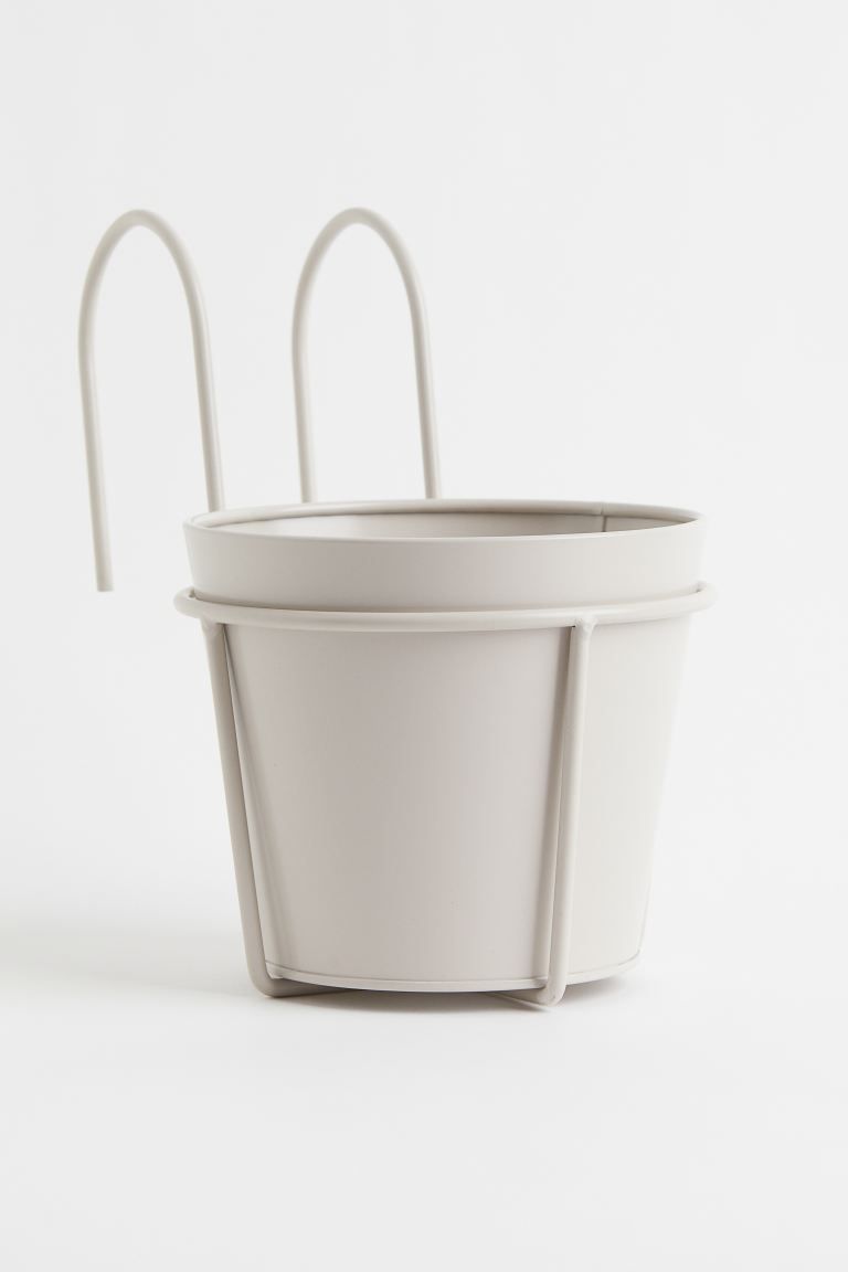 Small plant pot in metal with hanger for attaching to a balcony rail or trellis. Diameter at top ... | H&M (US + CA)