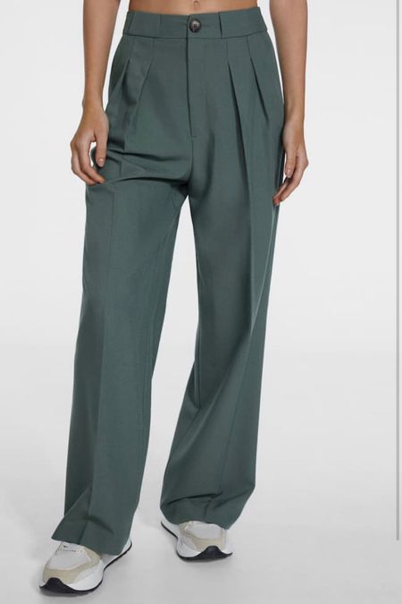 Smart trousers with darts.

As most if you know, I’m usually a neutrals girl but I saw these and fell in love with the green which is actually slightly brighter in real life.

Love them! The fit is perfect and they are really relaxed making them so comfortable. 

Your regular trouser size should be fine.

#LTKunder100 #LTKunder50 #LTKeurope