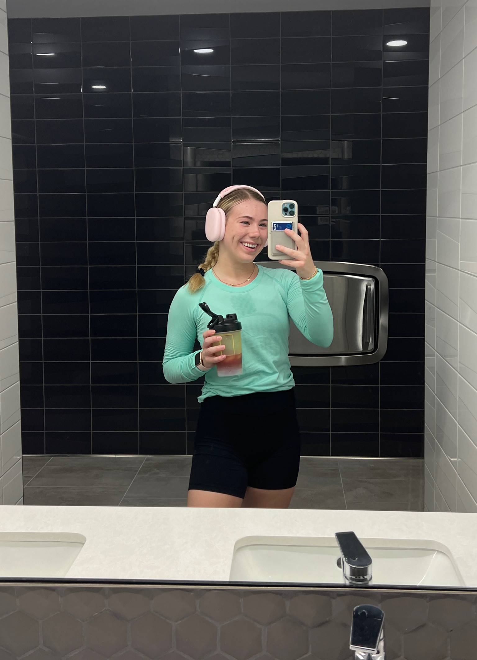 Tuesday gym ootd! A mix of Lululemon & Amazon (an option for every budget!) Perfect for cardio day 😉😍 

#LTKfindsunder50 #LTKfindsunder100 #LTKfitness