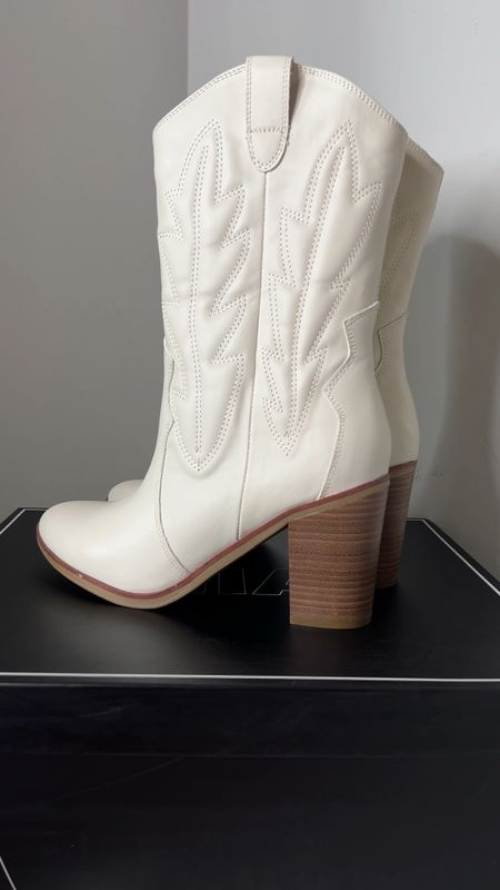 Perfect western boots

#LTKunder50 #LTKSeasonal #LTKunder100