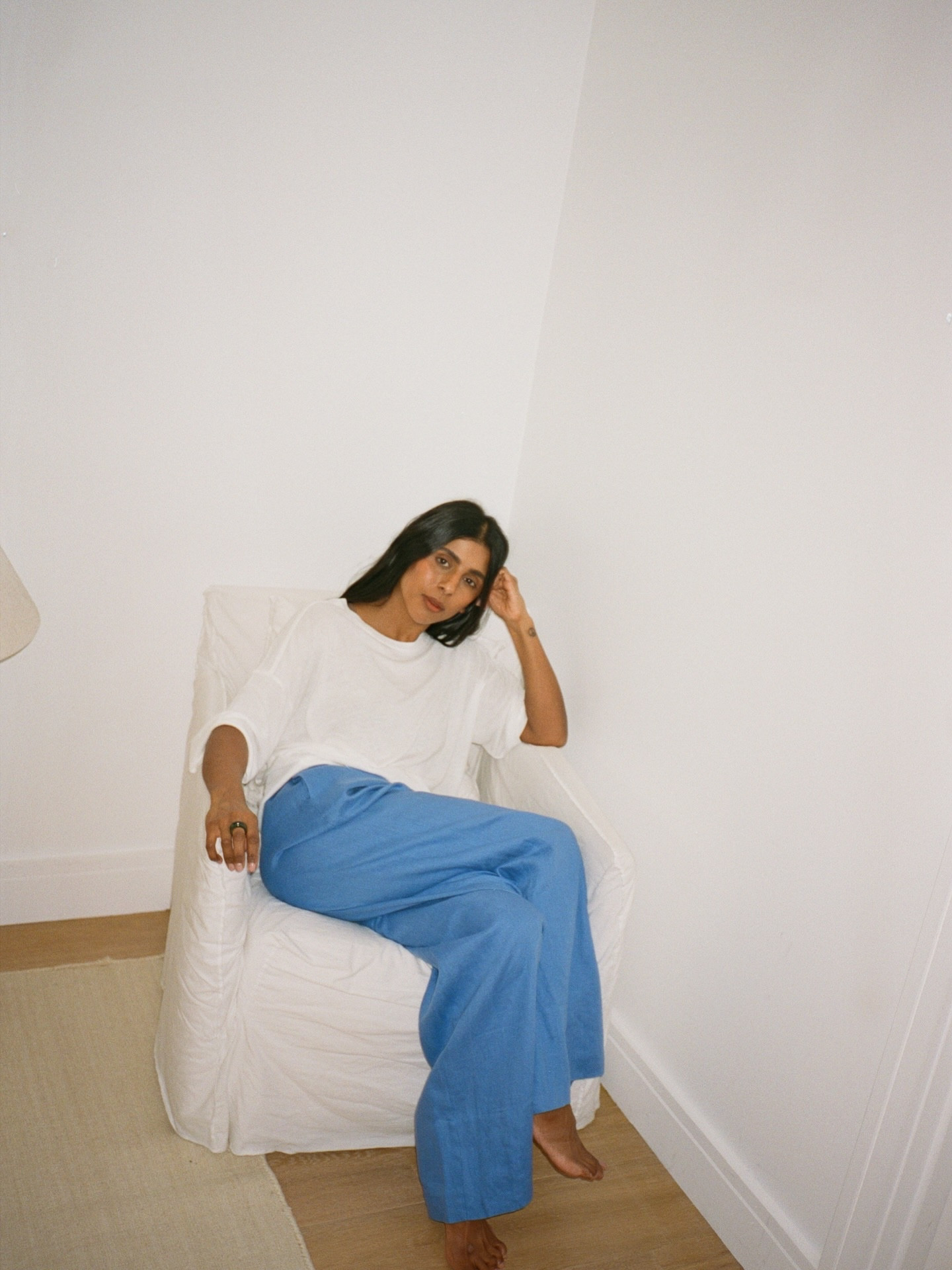 Cobalt blue trousers — very much the colour of the season — along with that button detailing on the linen waistcoat. Clean, minimal and effortless to wear at home. @mintvelvet ad