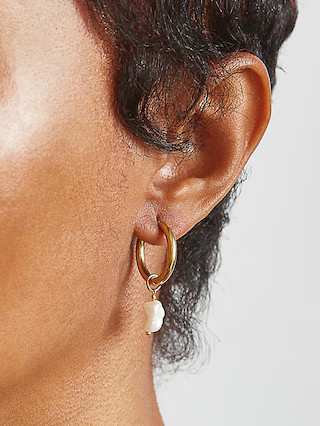 Gold Single Pearl Huggie Earrings | Gap (US)