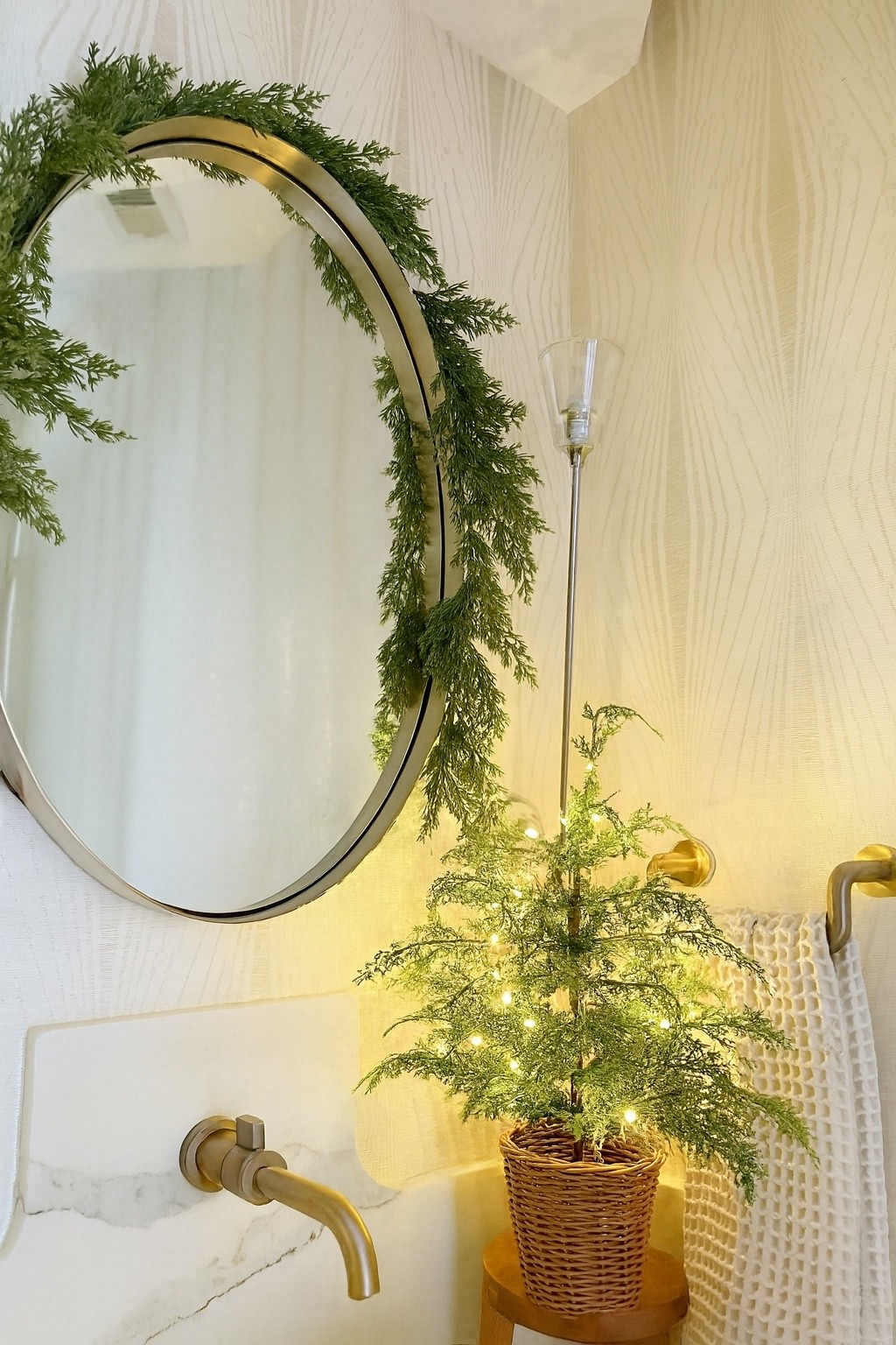 This little trees is in stock! 