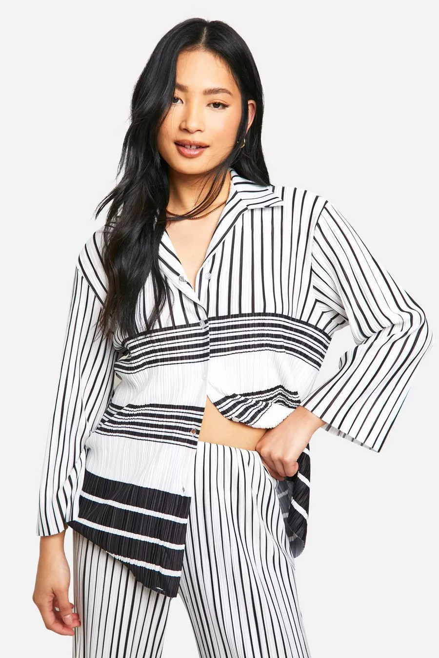 Petite Stripe Plisse Oversized Shirt | Boohoo.com (FI)