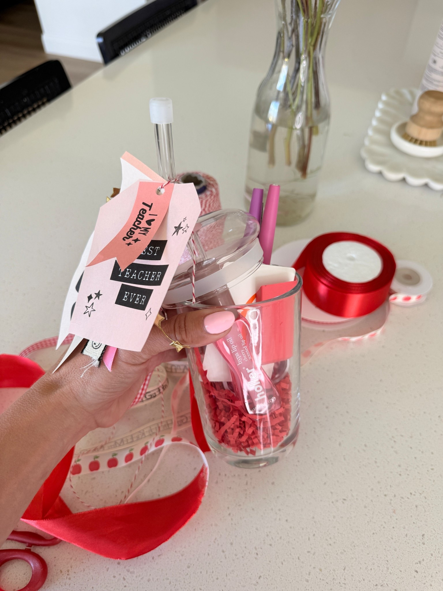 Teacher gift ideas - a simple under $25 gift 🎁 