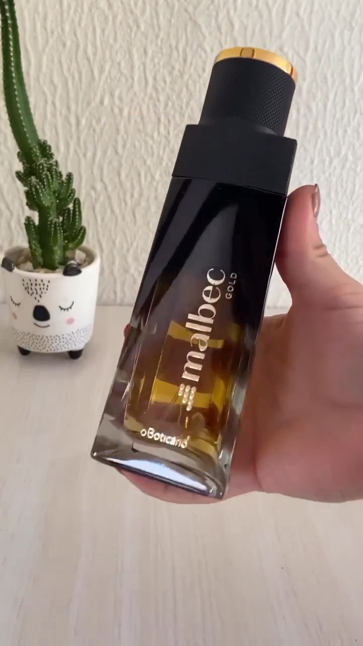 Uma fragrância masculina intensa e marcante que combina notas especiadas e cítricas com frescor. Ideal para quem quer aumentar o seu poder de atração.



#LTKbrasil #LTKfamily #LTKmens