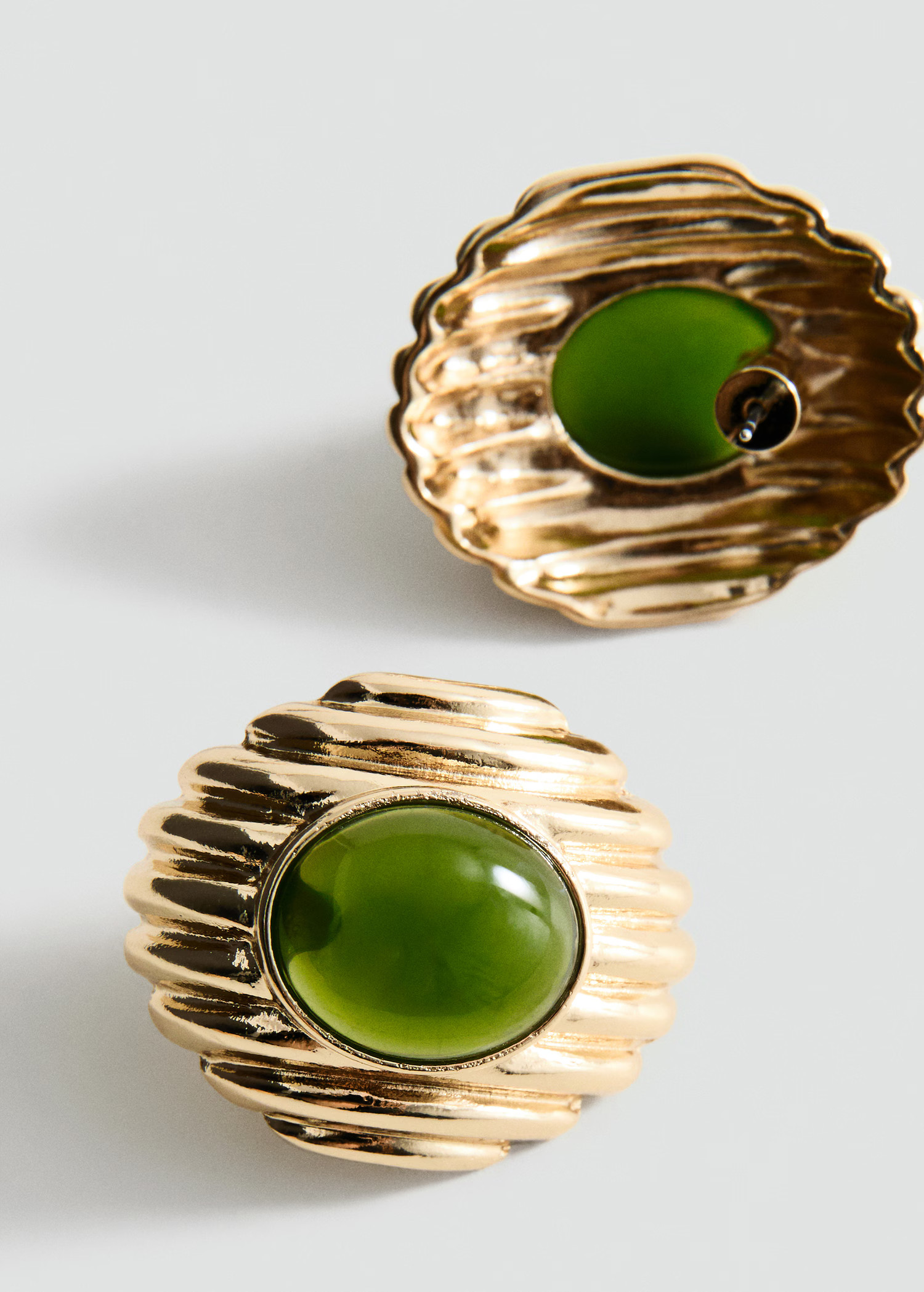 Kombinierte Stein-Kunstharz-Ohrringe | Mango EU