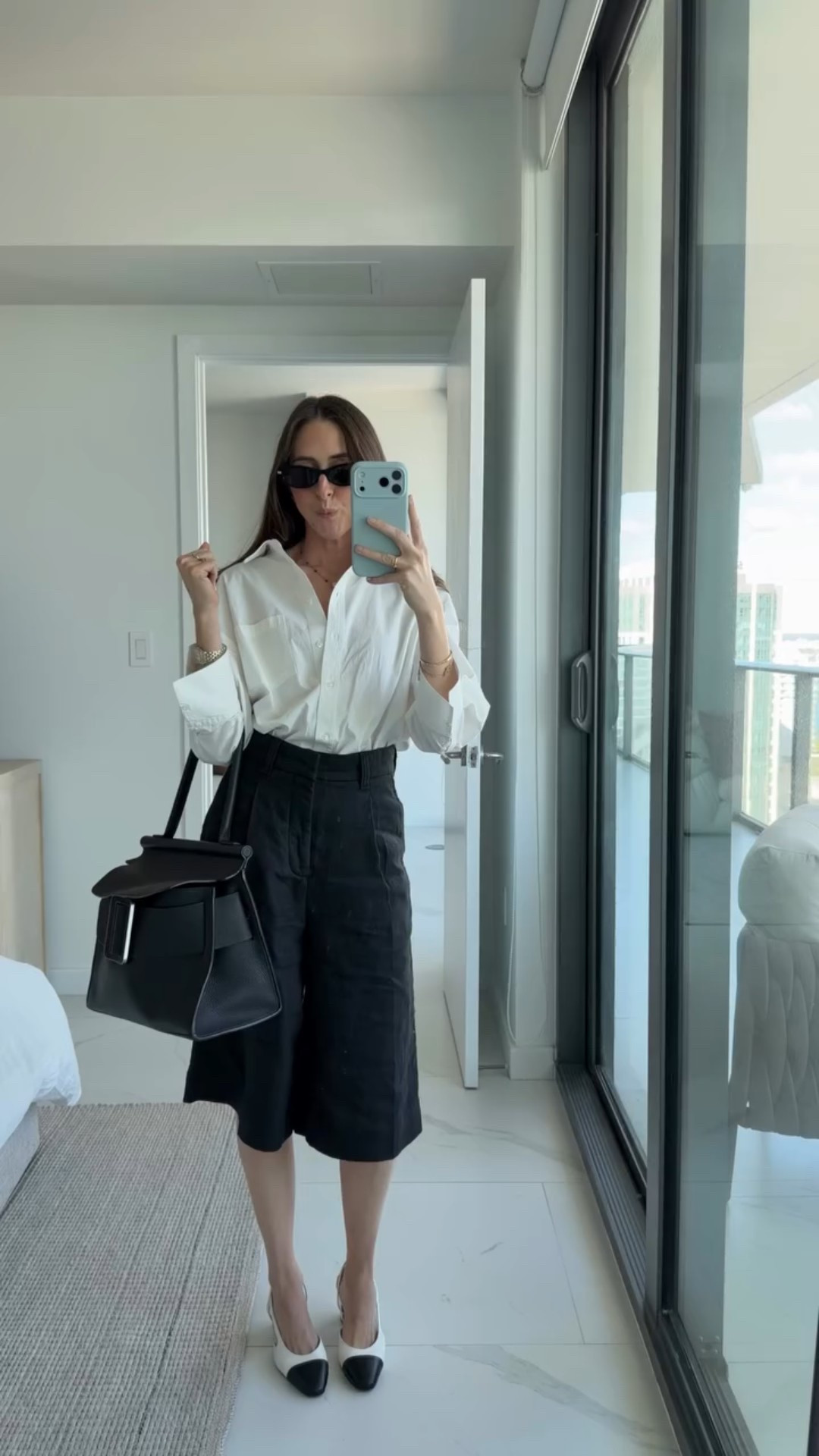 Got some inspo from @victoriabeckham @netflix series. 

Top @aninebing 
Short @dl1961denim 
Shoes @chanelofficial 
Bag @boyyofficial 
Sunnies @banbeeyewear 

#ootd #victoriabeckhamstyle #victoriabeckham #outfitinspo