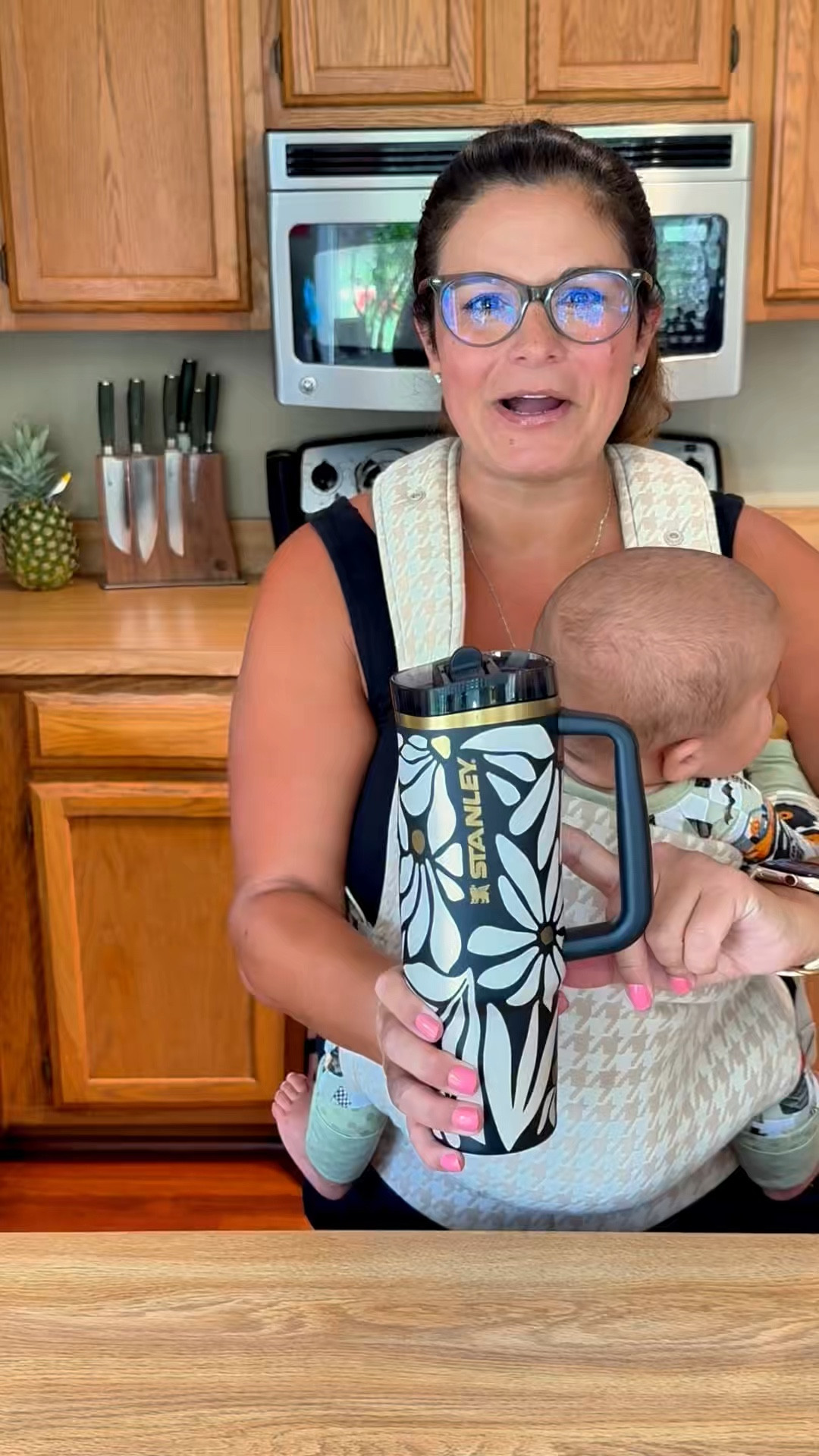 Stanley 30oz flip straw tumbler leakproof Stanley cup + everyday mom life 😅

Filming this in my kitchen like why is the glare on my glasses SO aggressive today… and of course I finally sit down to do stories and I’m fully nap trapped. This is my one shot 😂 anyone else living in these tiny windows of time?

I’ve been using this 30oz Stanley flip straw nonstop and it’s actually leakproof (like throw it in your bag and don’t think about it). Keeps drinks cold forever and the flip top is just easier when you’re running around all day.

Honestly such a good Mother’s Day gift… or a treat yourself situation because this phase of life is a lot but also really sweet 🤍

#stanley1913partner @stanley1913_brand #ad

stanley 30oz flip straw tumbler leakproof stanley cup with handle insulated tumbler stanley quencher alternative flip straw lid spill proof tumbler everyday water bottle mom life essentials spring stanley collection mother’s day gift idea