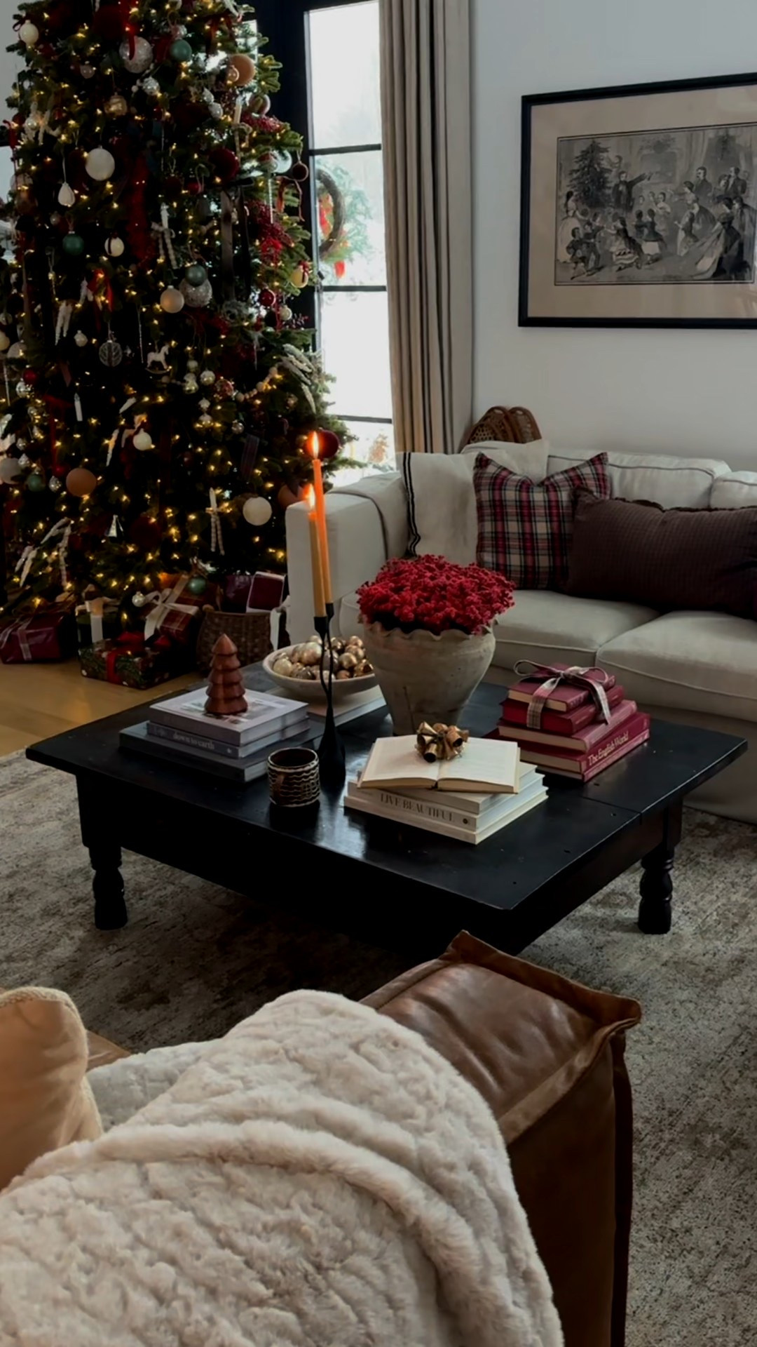 A Christmas coffee table moment filled with books and Christmas trinkets ✨

#christmashomedecor #christmasdecorating #livingroom #coffeetable #coffeetablestyling #sofa #vintagefurniture 

#LTKHome #LTKSeasonal #LTKHoliday