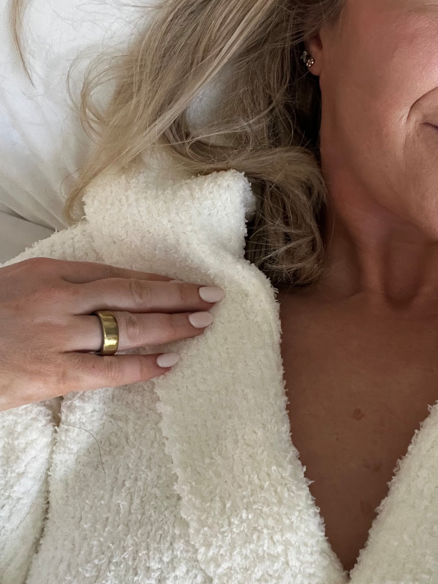 Barefoot Dreams feel… without the Barefoot Dreams price tag 🤍

This Amazon robe is that cozy—soft, plush, and the kind you throw on for slow mornings, getting ready, or pretending you have your life together before coffee ☕️

Truly one of those “wait why is this so good??” finds

#amazonfinds #ltkhome #cozyvibes #robeszn #comfystyle #amazonfashion #stayhomeinspo #selfcareessentials #ltkstyle

#LTKgrwm #LTKSaleAlert