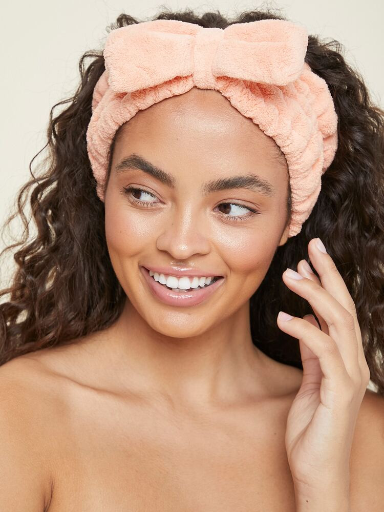SHEIN BASIC LIVING Microfiber Spa Makeup Headband Coral Fleece Bow-Peach Blush | SHEIN