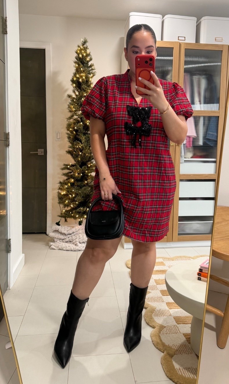 This dress WOW! So comfy! Wearing size L


#LTKHoliday #LTKMidsize #LTKSeasonal