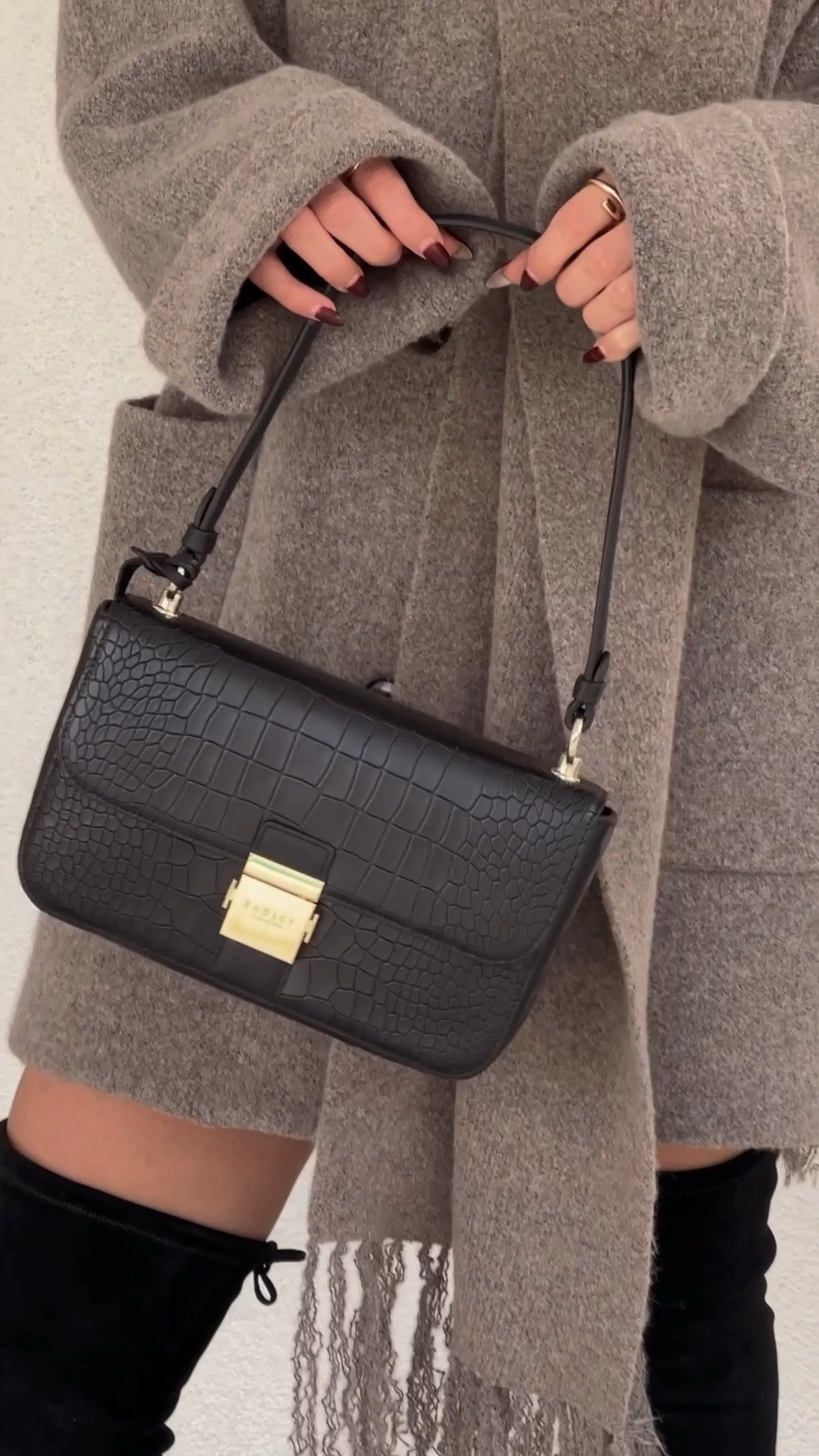 You know I’m all about quality pieces - Just added this timeless croc-effect @radleylondon leather handbag to my collection. Easy to style for any season. I’ve linked this exact one & some of my other favorites! really into brown handbags too lately! #radleylondon #myradley #gifted #ad #liketkit 

Quality handbag 
Winter outfits 
Valentines gifts 
Galentines gifts 
Gift Guide for her 
Valentine’s Day outfit 
Work accessories 
Workwear 

#LTKVideo #LTKitbag #LTKGiftGuide