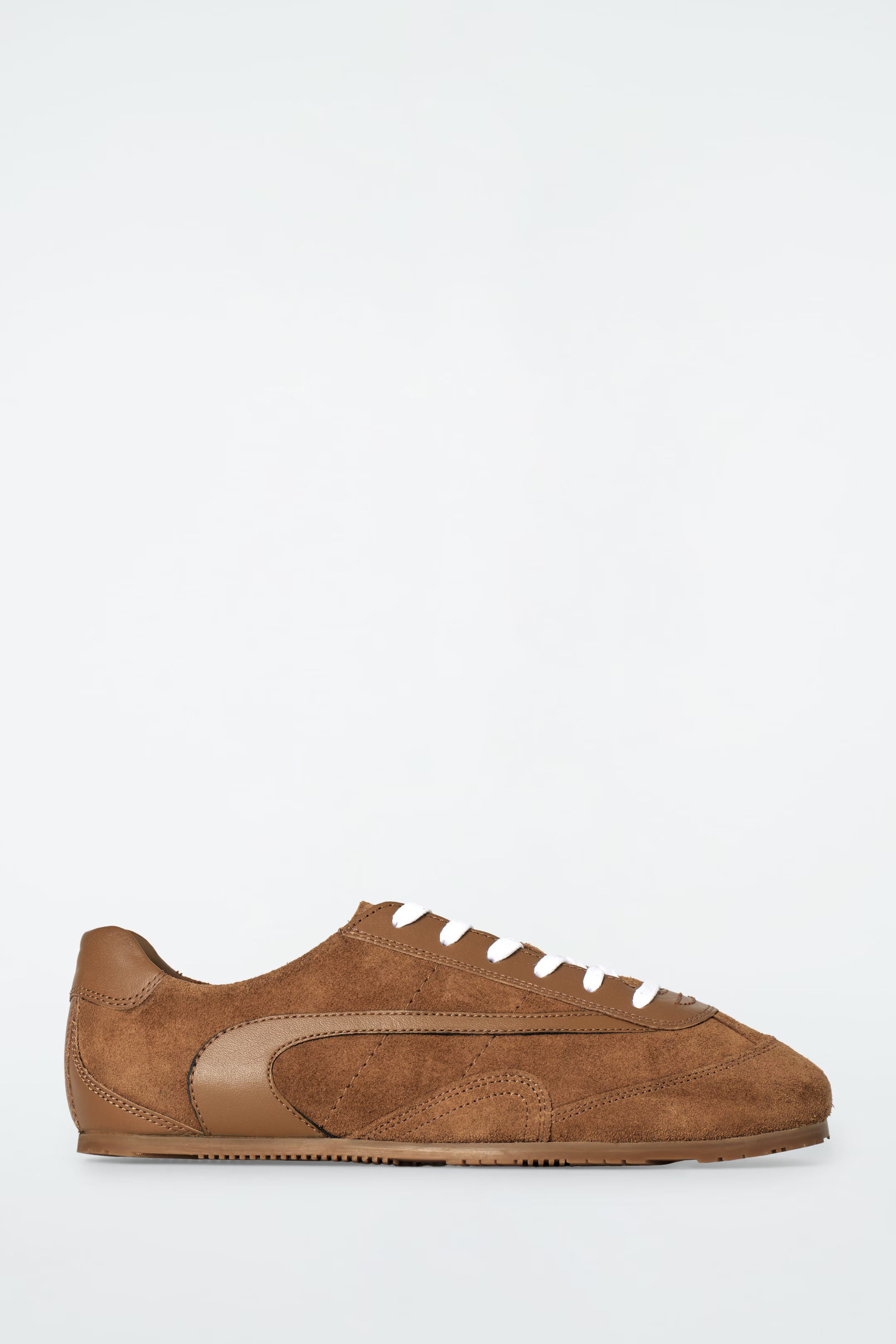 ZAPATILLAS DE ANTE MINIMALISTAS - MOCA | COS (EU)