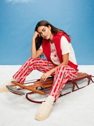 Mid-Rise Printed Flannel Pajama Pants for Women | Old Navy (US)