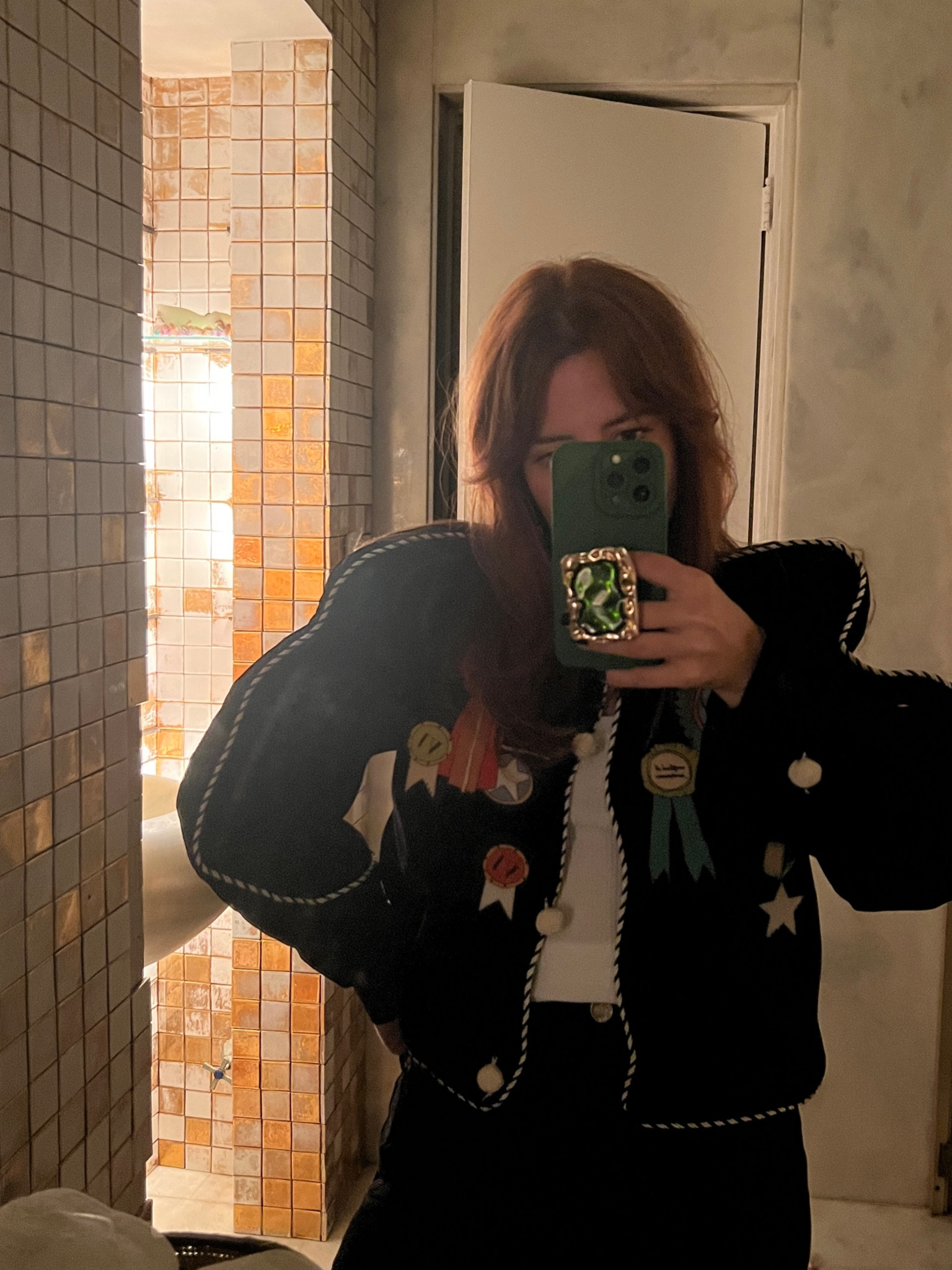 Essa jaqueta faz sucesso onde eu passo, super diferente e estruturada, ela eleva qualquer look simples. Adoro peças assim, porque me ajudam muito a me vestir quando estou sem criatividade, normalmente não são peças baratas, mas são peças que valem o investimento pela durabilidade e peso de estilo que elas tem look. 

#LTKstyletip #LTKbrasil