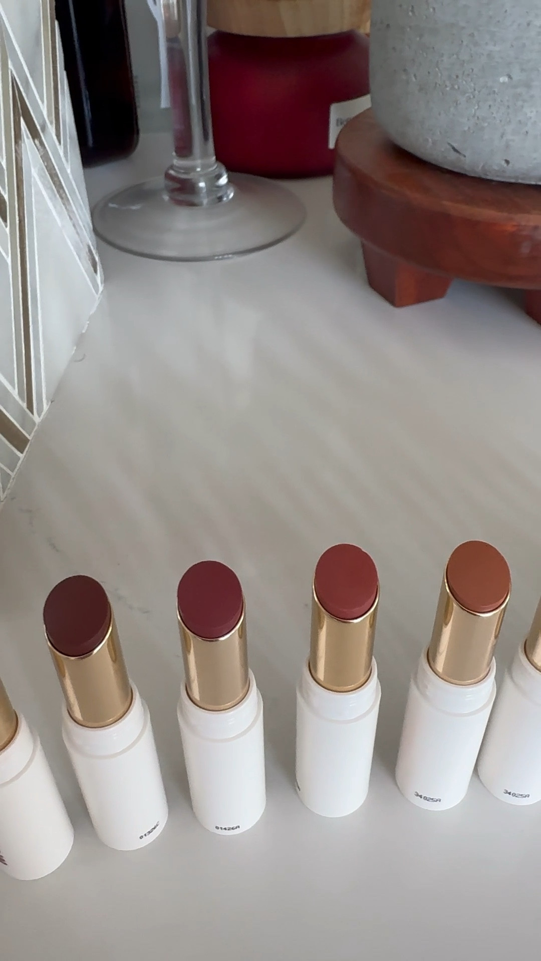 The gorgeous shades of this lipstick that’s super pigmented but has a gloss finish as well! 