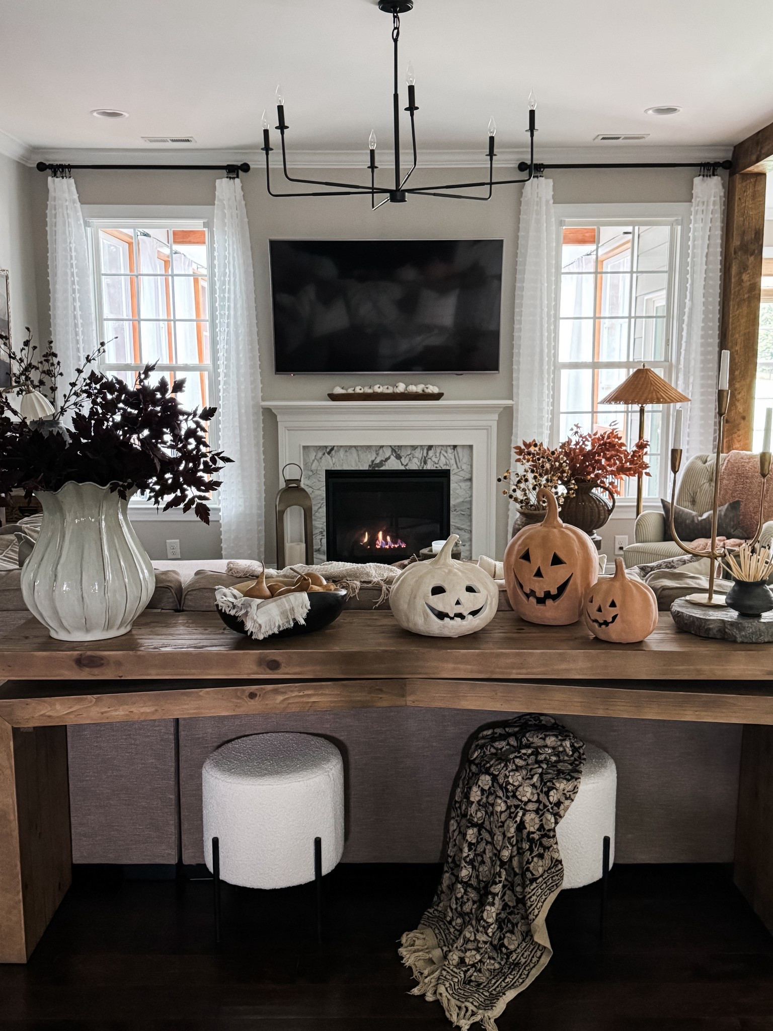 FALL HOME

Console table, jack o’ lanterns, pumpkins, ceramic vase, woven vase, fall stems, candelabra, clay pot, matches, gourds, fall throw blanket, chandelier, lantern, floor lamp with woven shade, stone pedestall

#LTKSeasonal #LTKautumn #LTKHome