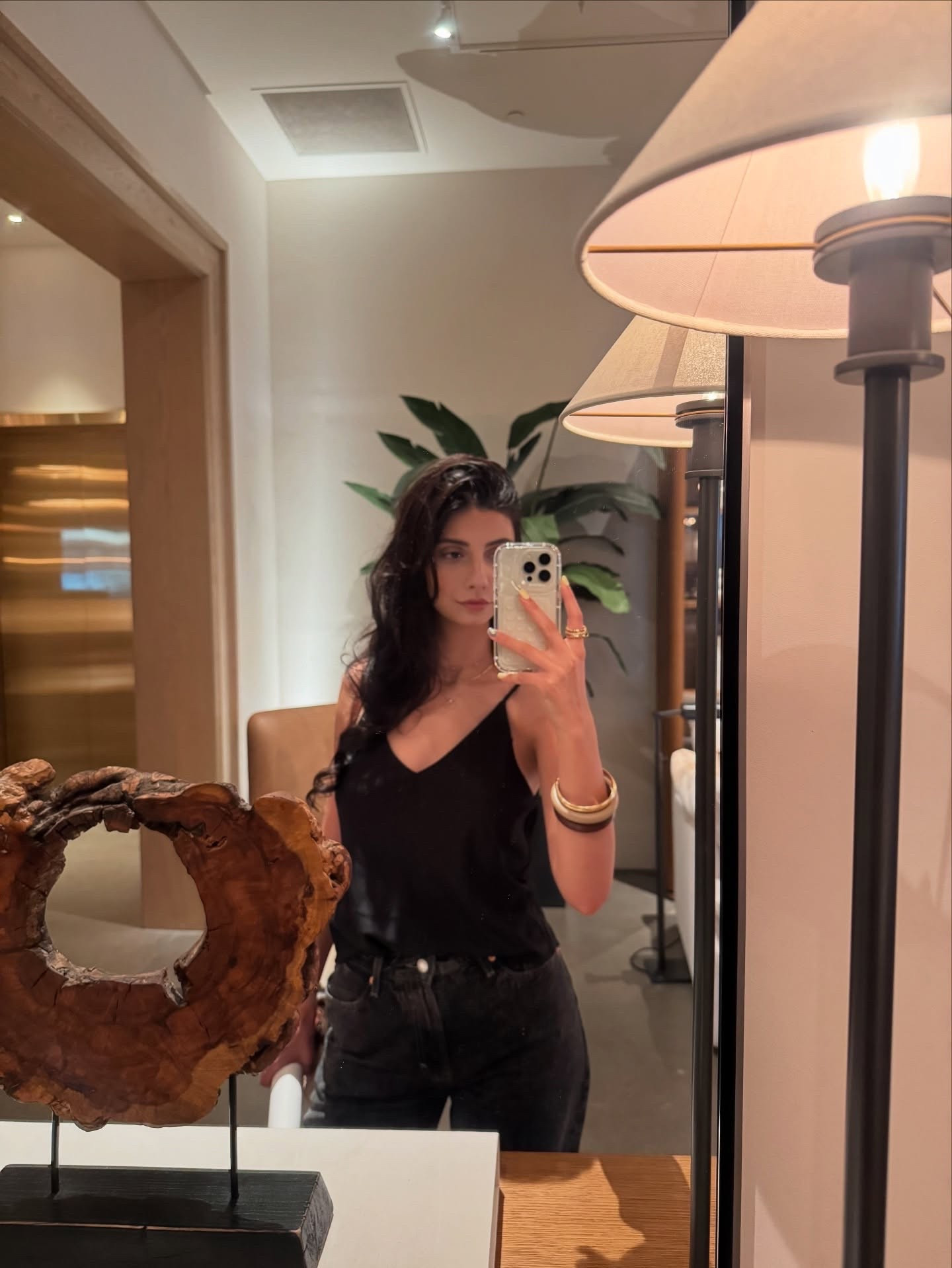 Moody lighting, earthy textures, and a little mirror moment 🖤
Sometimes the decor matches the vibe.
.
.
.
.
.
#lasvegasnewhomes #lasvegasinteriordesigner #lasvegasinteriordesign #lasvegasdesigner 
#women #architectural #luxuryinteriors #architecture #design #designers #interior #womeninmalefields #interiordesign #architecture #explore #interiordesigner #InteriorDesignerLasVegas #explorepage #interiordesignerslife  #design  #fyp #trending  #instagram #luxuryhue
#InteriorAesthetic #MirrorSelfie #ChicAndMinimal #NeutralTones #DesignLover #ModernSpaces #EarthyInteriors #StyleInspo