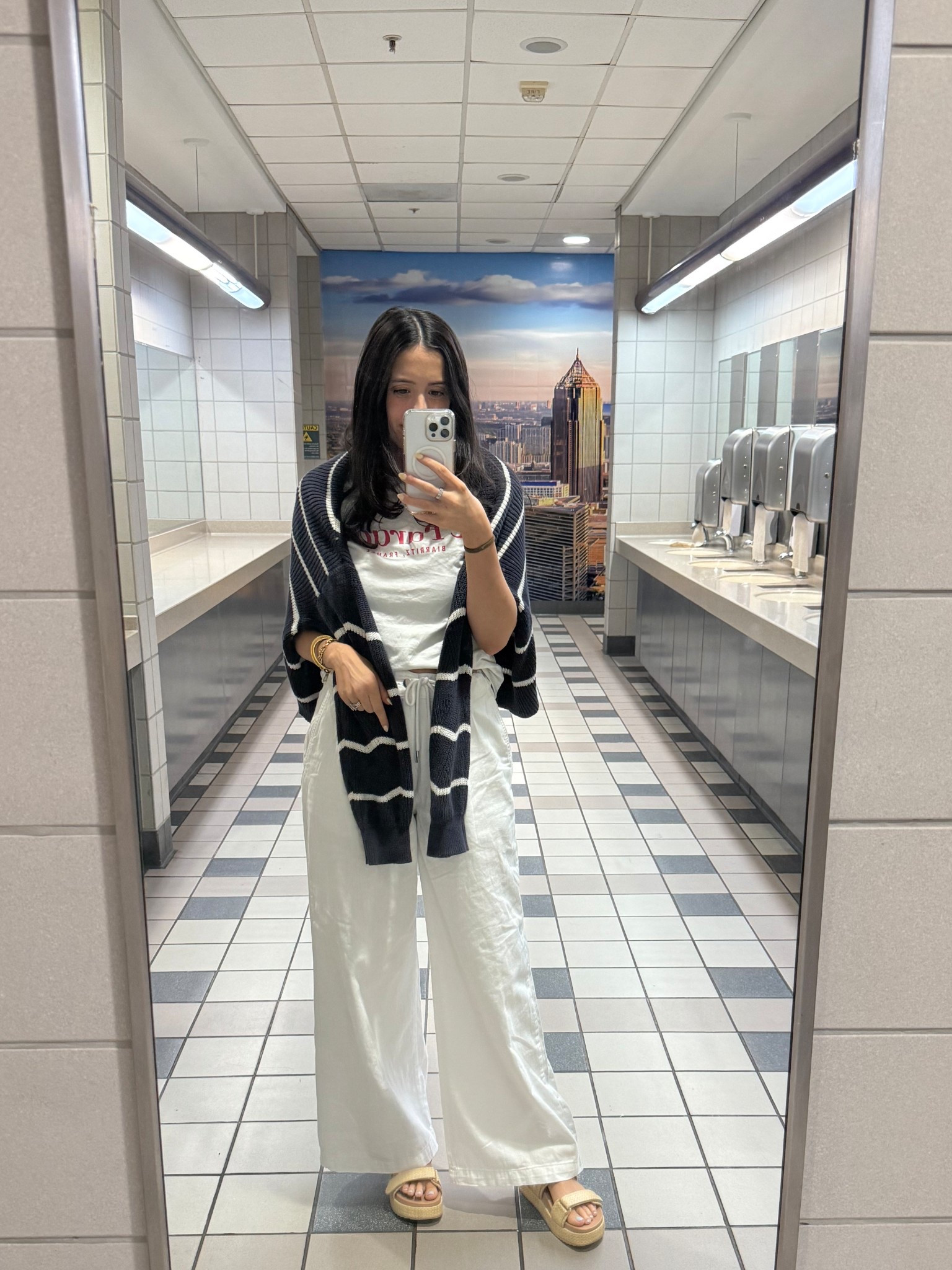 Airport outfit!! These pants are SO comfy! 