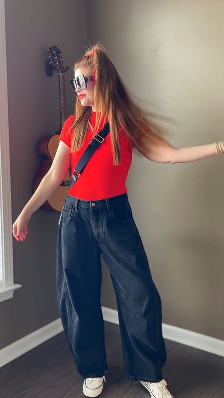 Styling trends my followers hate: exaggerated barrel jeans. 

I’m in a 29 in these for a low hang look, but my true 28 would get them mid rise. I recommend going tts or a size down! My tee is $8 and the bows and sneaks are also linked. 



#LTKfindsunder100 #LTKfindsunder50 #LTKstyletip