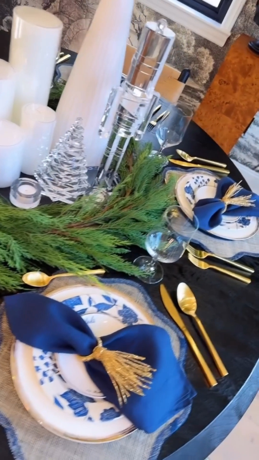 Una mesa  con elegancia atemporal.
Inspirada en la sofisticación clásica de Ralph Lauren, esta propuesta combina piezas icónicas que elevan cualquier ocasión, desde una cena íntima hasta una celebración especial.

Encuentra todos los elementos utilizados y recréala en tu hogar a través de los enlaces disponibles.
🎄✨ Navidad con un toque de lujo que nunca pasa de moda.
******
A timeless holiday table with classic elegance.
Inspired by the refined aesthetic of Ralph Lauren, this tablescape blends iconic pieces designed to elevate any occasion.
From an intimate dinner to a special celebration.

Discover every element I used and recreate the look through the links provided.
🎄✨ A touch of luxury for a Christmas that never goes out of style.


#LTKHoliday #LTKHome #LTKGiftGuide