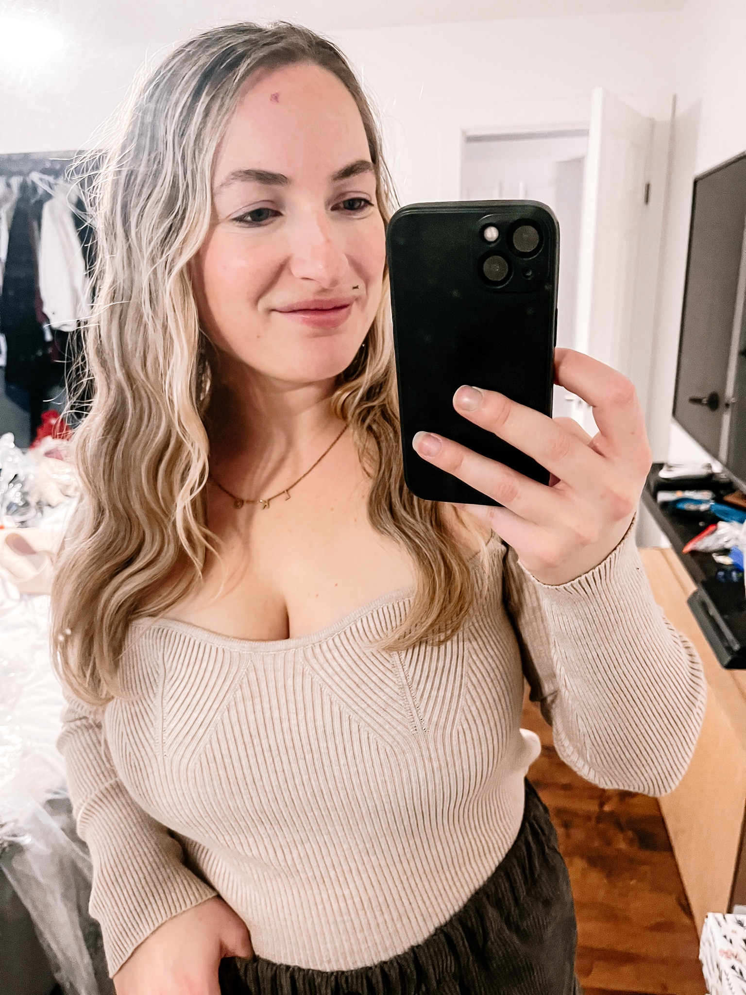 Ribbed long sleeve top, sweater, long sleeve, winter outfit, affordable, neckline, neutral

#LTKstyletip #LTKSeasonal #LTKfindsunder50