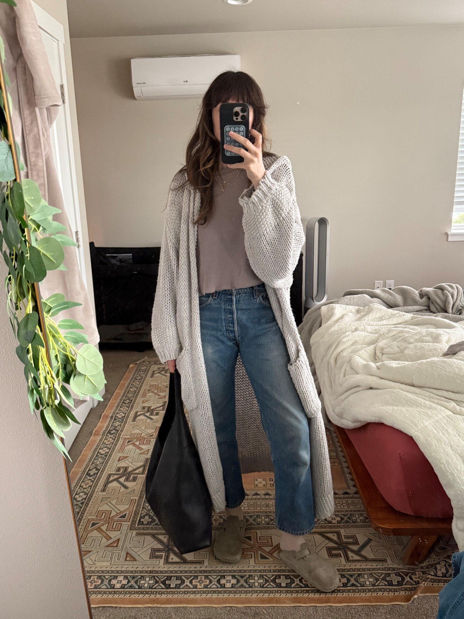 3.10 wfh ootd! Jeans are vintage Levi’s, shirt is old Aritzia, cardigan is 3 years old from free people! I’ve linked similar for everything ♥️ “obi boucle” and “mantra cardi” seem to be the closest to what I’m wearing 💫

#LTKItBag #LTKWorkwear #LTKShoeCrush
