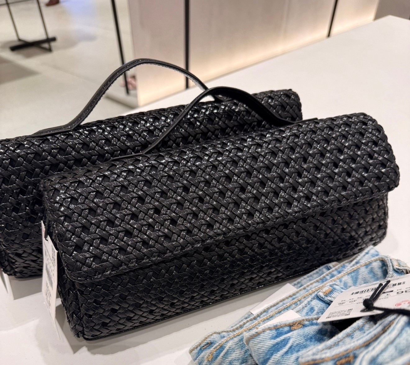 Woven envelope purse! Elevated casual!
Comes in another color!

#LTKootd