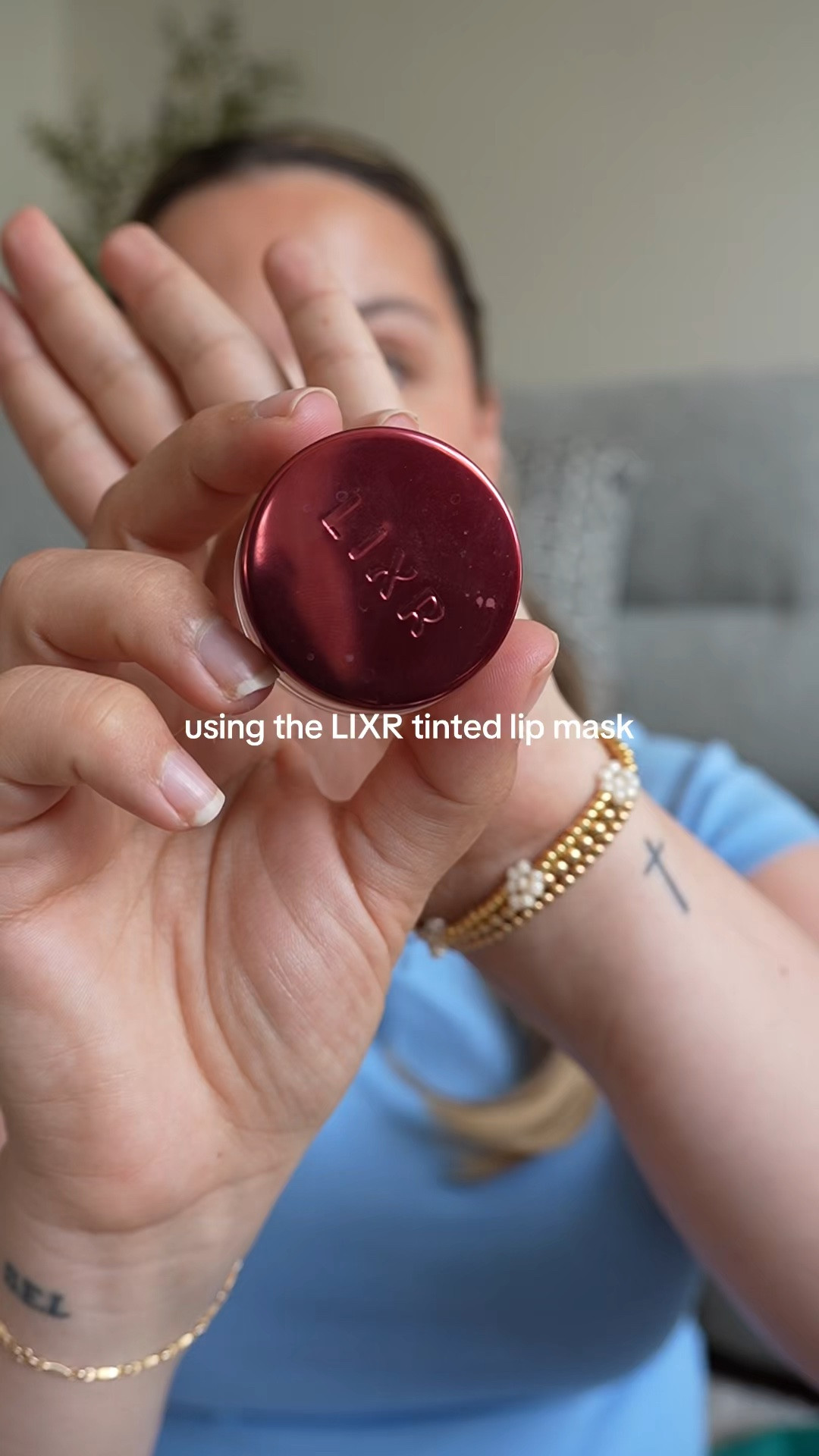 I’ve been using the @Lixr Beauty tinted lip mask for awhile now and am obsessed with putting this on on no makeup days for a little bit of umph 💛💛

* video contains PR but is not sponsored * 

#lipmask #makeuptryon #nomakeupmakeup #makeuptips

#LTKbeauty