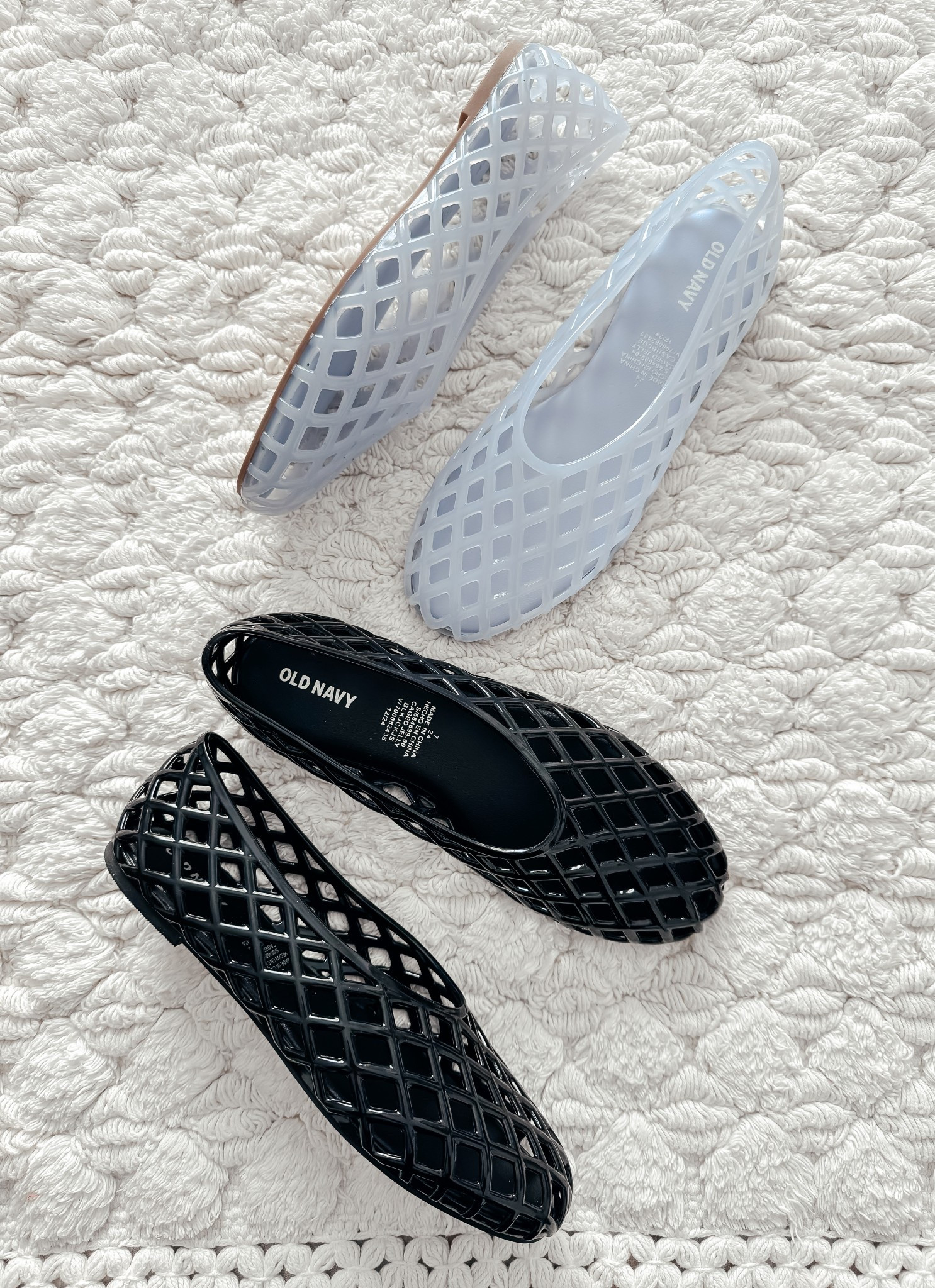 🚨Sale Alert🚨 Under $10
Loving the jelly shoe trend right now! These were my absolute favorite shoes when I was little and still love them to this day. So fun to style dressy or casual.
I got my normal size 7 and they fit super snug. They will stretch as you wear them. 

Jelly Shoes • Womens Shoes • Trending Shoes • Summer Shoes • Summer Styles

#LTKStyleTip #LTKFindsUnder50 #LTKShoeCrush