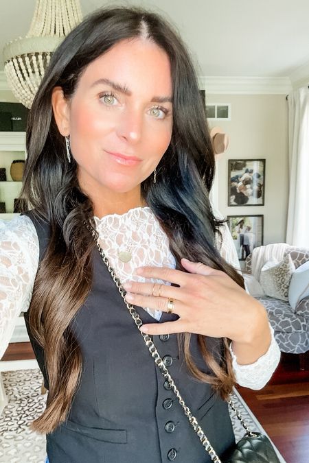 My favorite @helloadorn jewelry is perfect for everyday wear and even date nights🙌🏻 You can use my code SHANNON15 for 15% off👌🏼Simply like this post and comment “Jewelry” for all the details to be sent straight to your inbox🙌🏻 Or you can head to my stories to shop👌🏼

#LTKFindsUnder50 #LTKStyleTip #LTKSeasonal