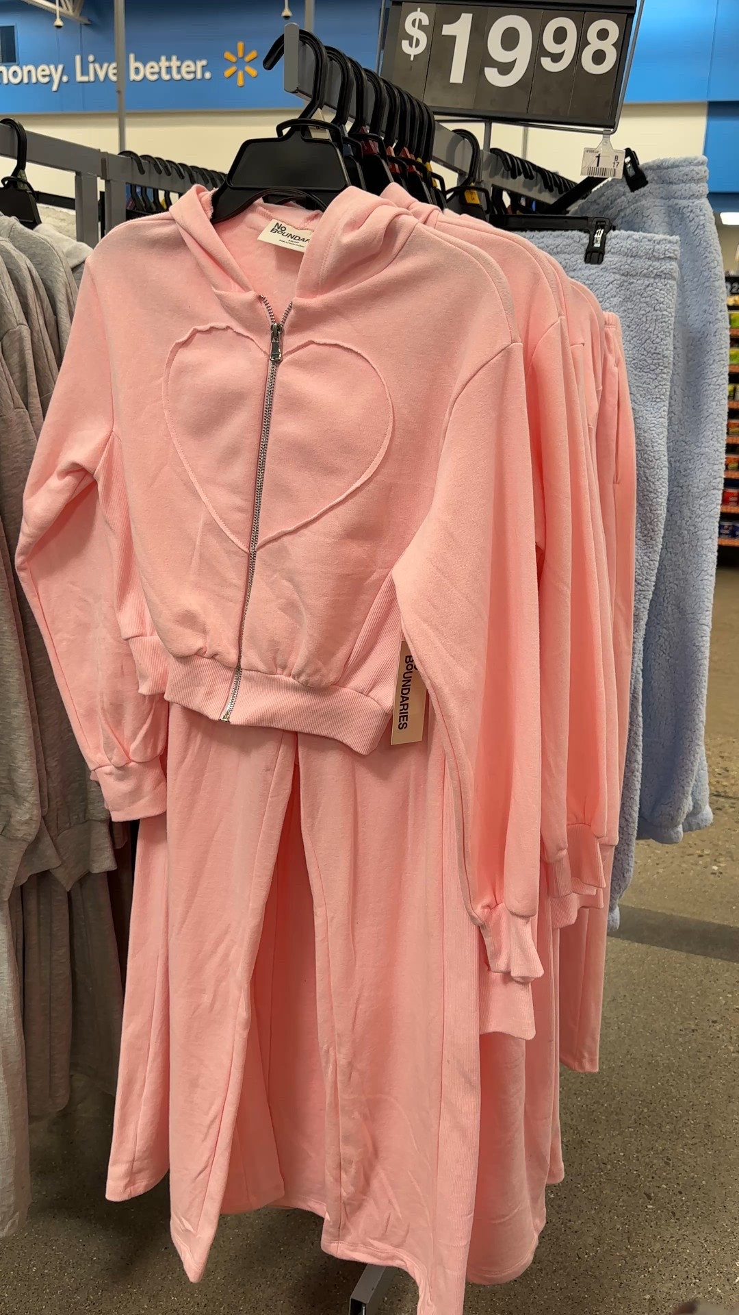 Valentine lounge set $20


#LTKFindsUnder50