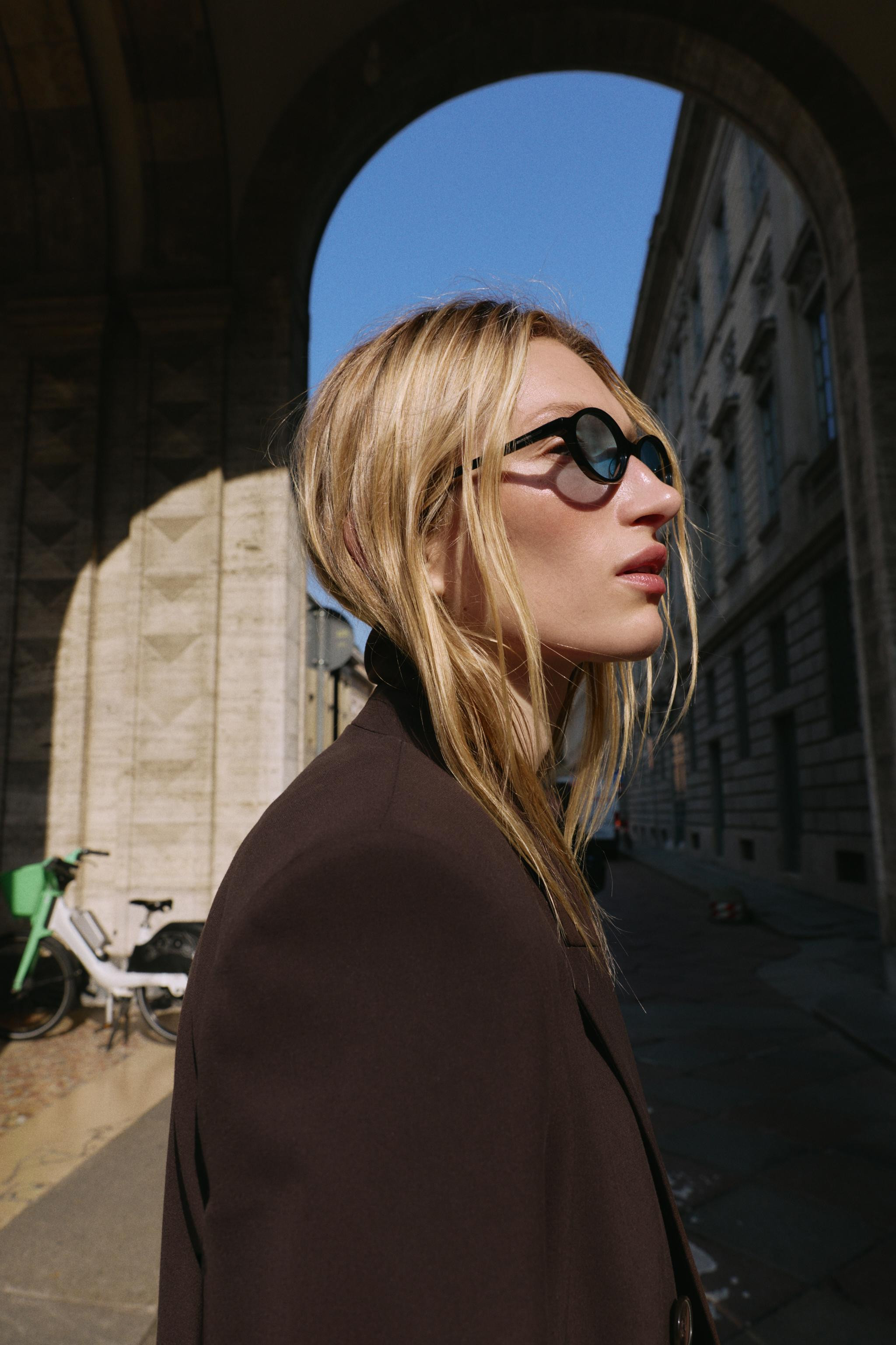 DOUBLE-BREASTED BLAZER WITH SHOULDER PADS | Zara UK