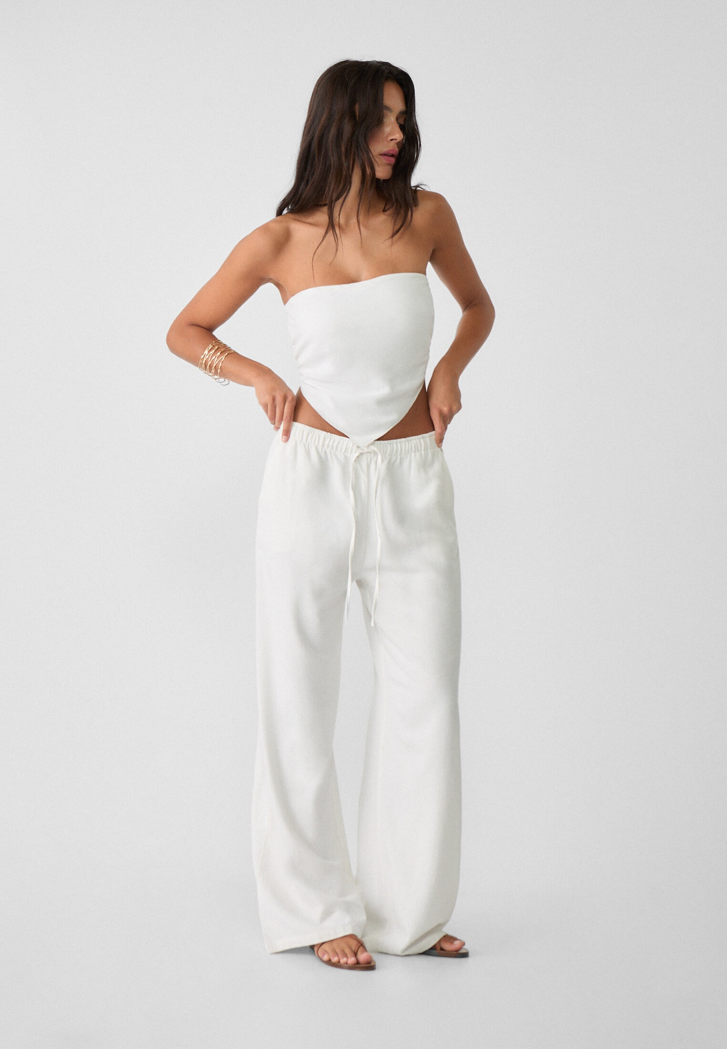 Loose-fitting linen blend trousers - Women's Trousers | Stradivarius United Kingdom | Stradivarius (UK)