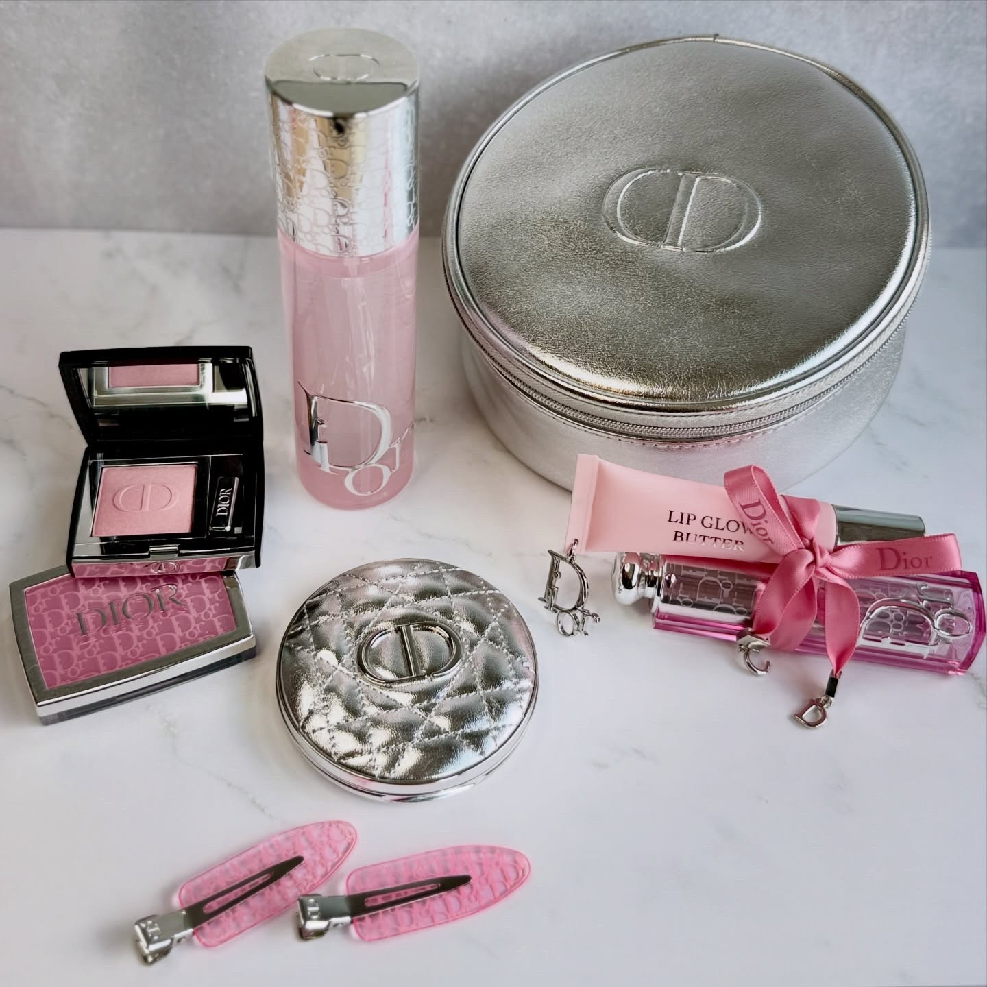 WANTED: makeup that isn’t moving no matter what 🩶🌫️🌸

FOUND: The new Dior Backstage Airflash Setting Mist. Lightweight, ultra-fine, and gives a soft-focus with skin-like finish that looks luxe in every way.

#DiorBeauty #LuxuryMakeup #MakeupEssentials #SoftGlam #BeautyFind
@diorbeauty @diorbeautylovers