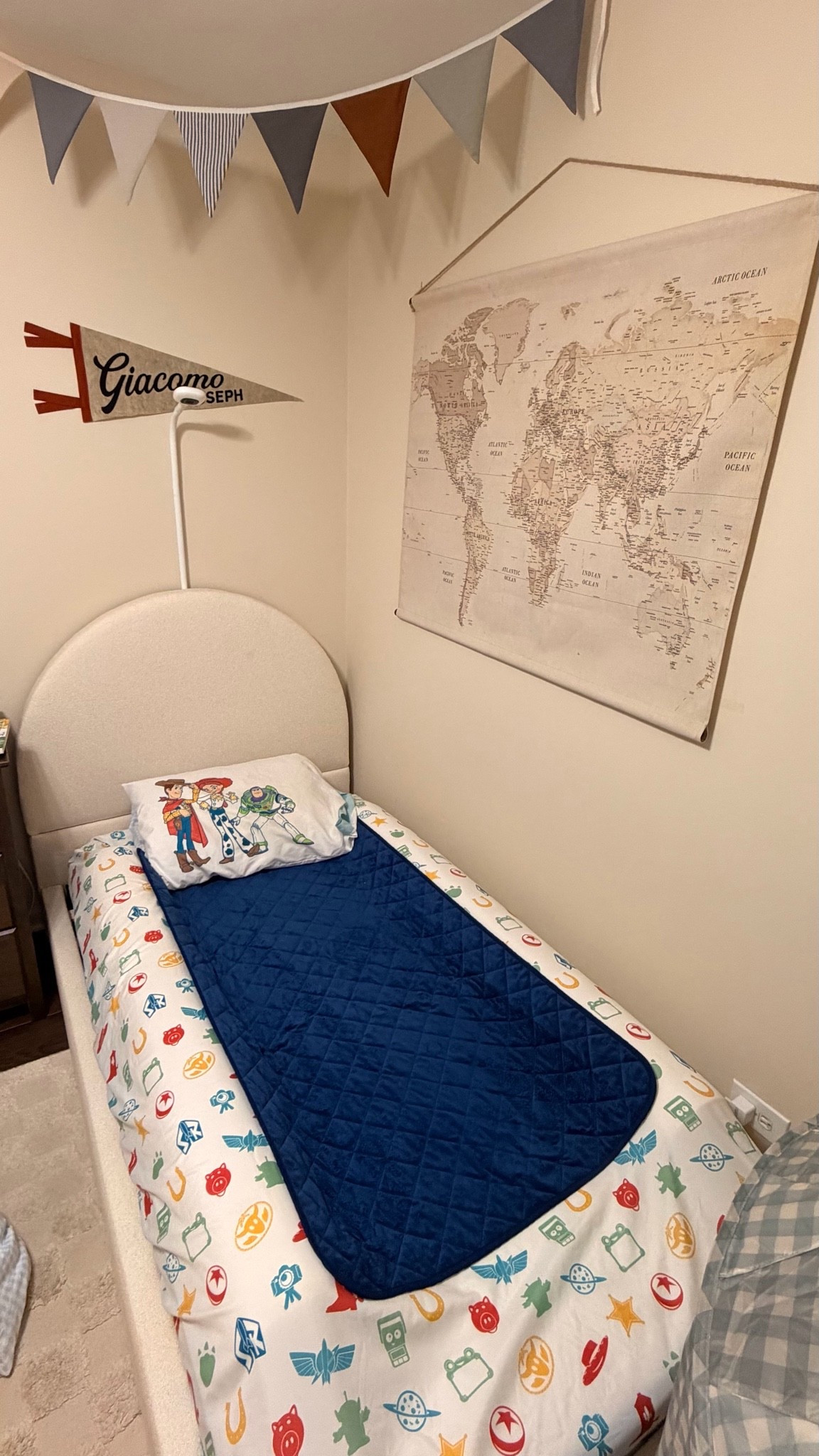 One of my favorite toddler bed finds 🙌 This Pillowfort waterproof sleep pad is a lifesaver for accidents, spills and potty training. Just lay it right on top of the sheets, and instead of changing the entire bed in the middle of the night, you can just toss the pad in the wash. Linking it here! 💙