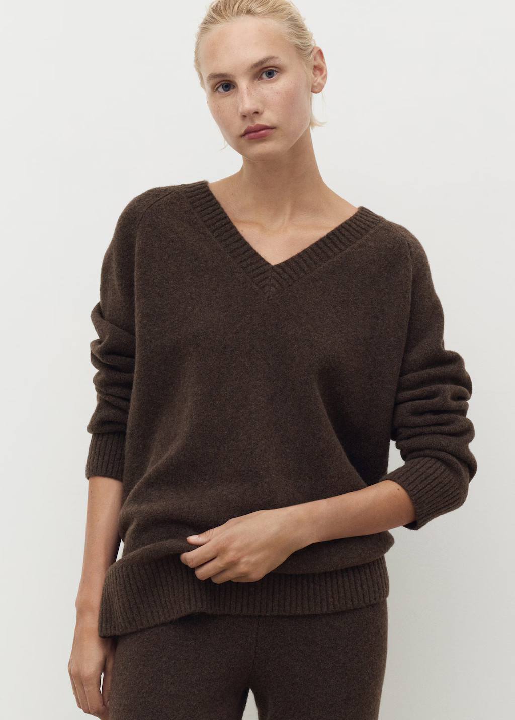 V-neck knit sweater chocolate - Woman - L - MANGO | Mango (US/MX/AU)