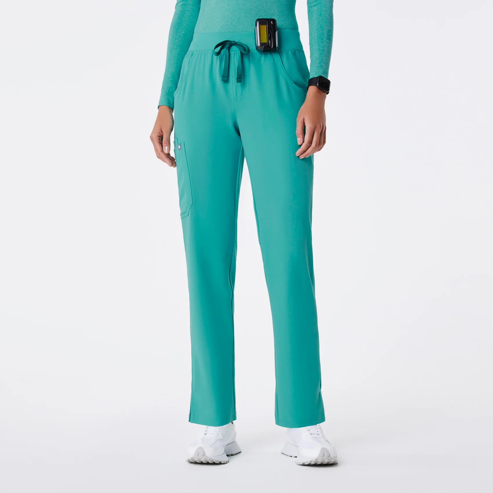 Women's Kade Cargo Scrub Pants™ - Oasis · FIGS | FIGS