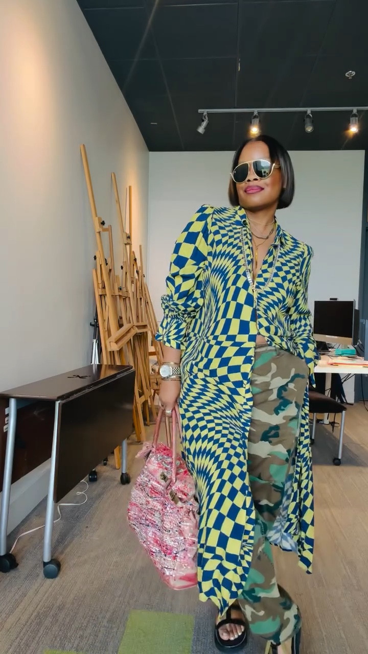 I’m on a mission to wear pieces I haven’t worn in a while to determine if I should donate or keep! This dress was in the donate running, but this kept it in the game! The color and print is too good! 

My son asked me if I’m posting the same outfit twice (again today) - I said yes because I edited 2 reels! Who gon check me boo?!!😂😂 Happy Tuesday! 💋💋
•
•
Mixing prints, style over forty, easy style, spring womens style, edgy style