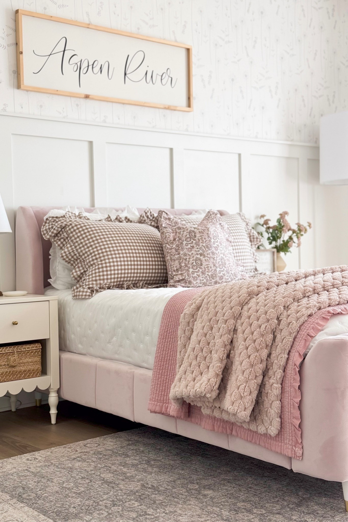 Aspen's pink bed frame is still in stock! Grab it before it's gone again.

Home, home decor, home finds, home accents, pink bed, pink bedroom, girls room, bedding, nightstand, table lamp, area rug

#LTKKids #LTKSeasonal #LTKHome