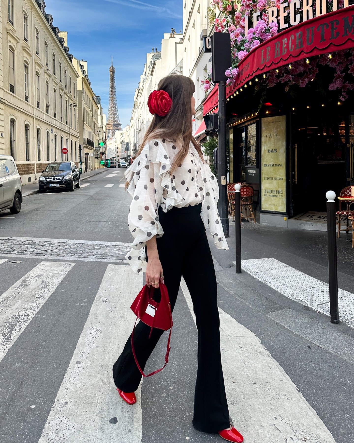 Polka dots in Paris ❤️
De passage (express) dans notre jolie capitale, je me devais d’immortaliser cette jolie ruelle toute proche de notre hôtel 
📍36 Boulevard de la Tour-Maubourg

#polkadots #springtrends #inspirationmode #springinparis springstyle