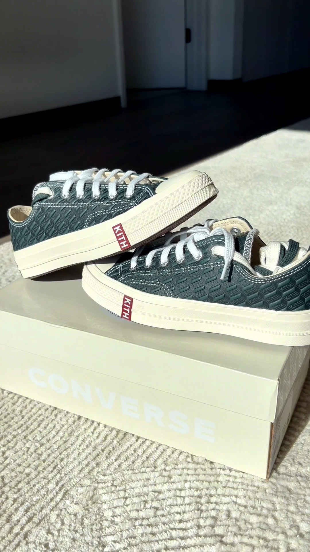 I’ve been eyeballing these for a while & finally picked them up from the new @Kith store in Chicago! 



#kith #kithconverse #converse #chucktaylor #chicagocontentcreator

#LTKStyleTip #LTKShoeCrush