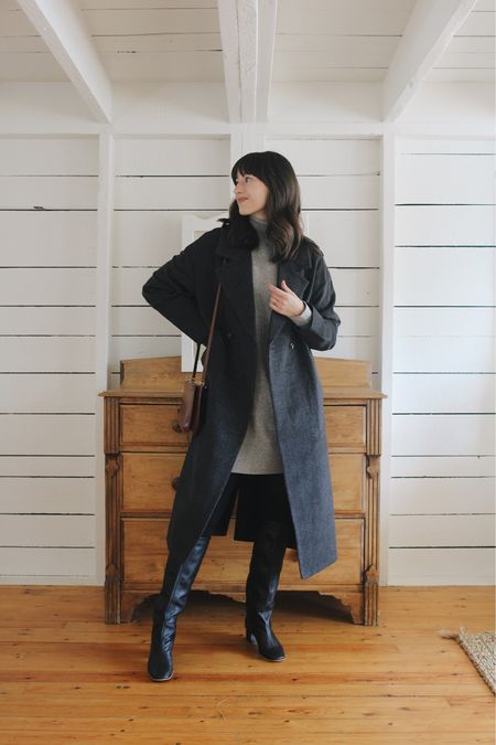 CHARCOAL LONDON COAT (The Curated)
CASHMERE SWEATER DRESS (True to size, old)
OPAQUE BLACK TIGHTS (True to size)
TALL BLACK BOOTS (old)
MINIMAL SARAH BAG 