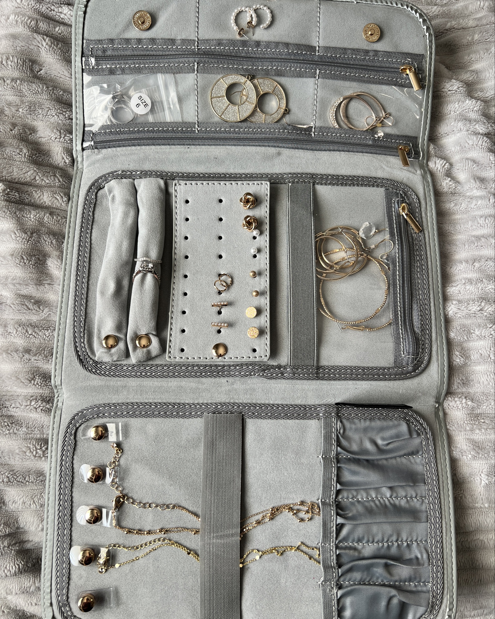 Travel jewelry organizer 👏🏻

#LTKBeauty #LTKFindsUnder50 #LTKTravel
